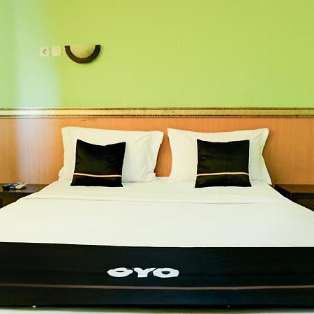 OYO 2255 Hotel Aifih Palembang Exterior foto