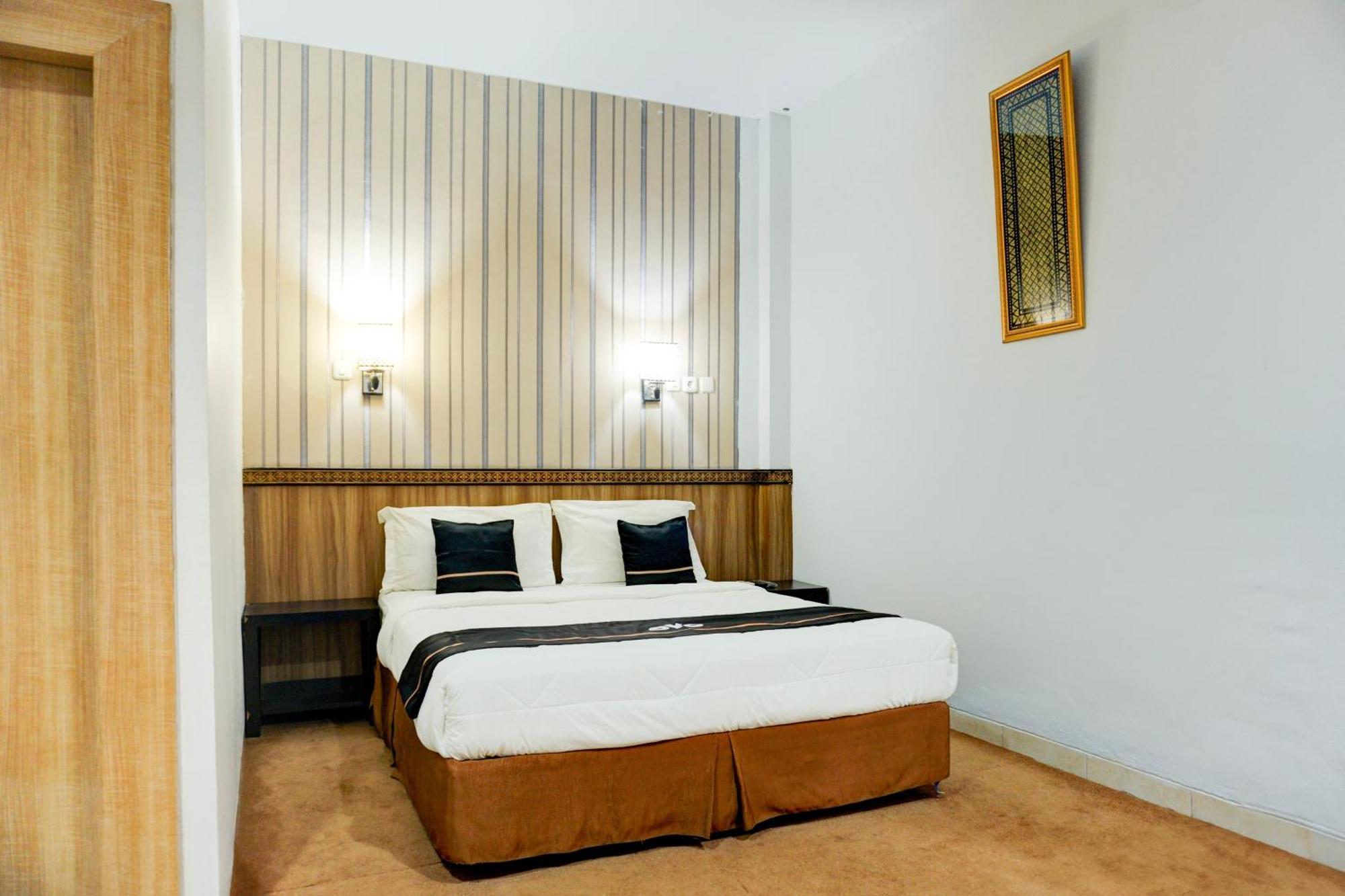 OYO 2255 Hotel Aifih Palembang Exterior foto