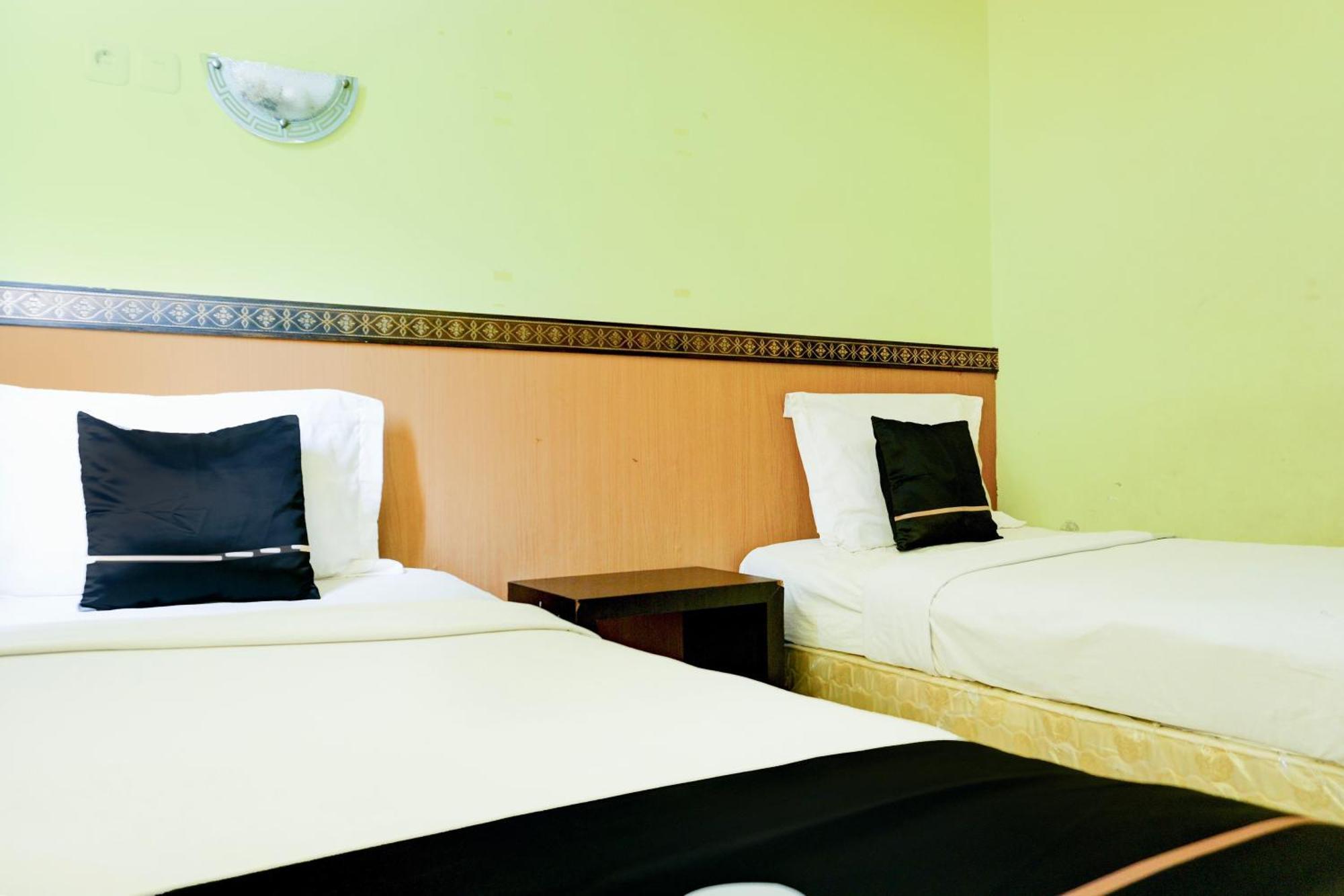 OYO 2255 Hotel Aifih Palembang Exterior foto