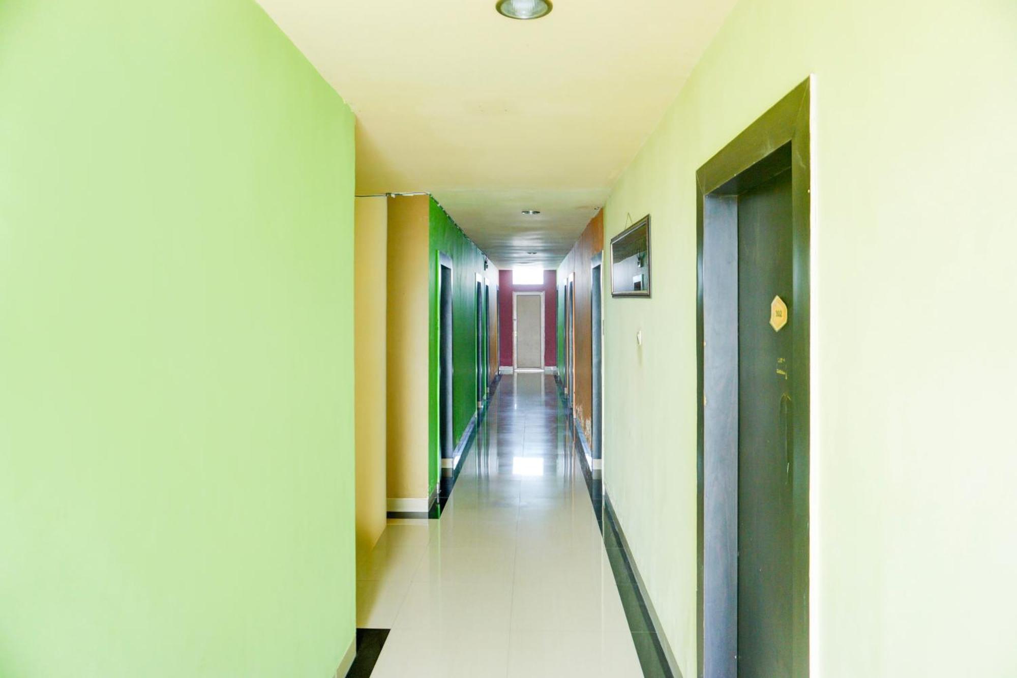 OYO 2255 Hotel Aifih Palembang Exterior foto