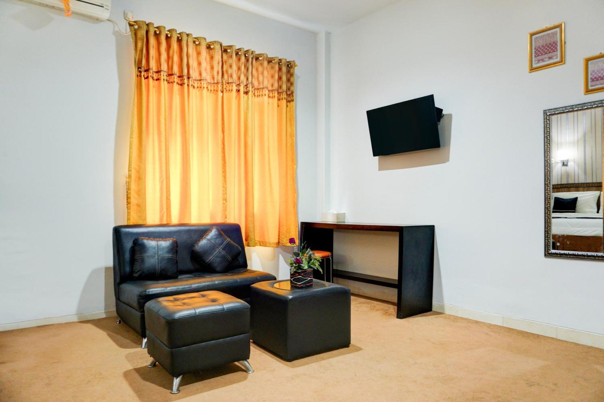 OYO 2255 Hotel Aifih Palembang Exterior foto
